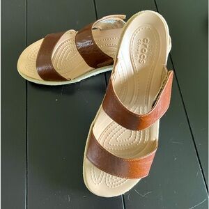 Size 8 crocs dual comfort sandals